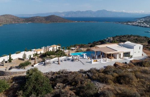 Mavrikiano Villa | New Serenity Art Villa