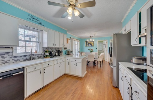 High Point House | NEW! Shalimar Estates - Furniture Market & Downtown by Quantum Suites