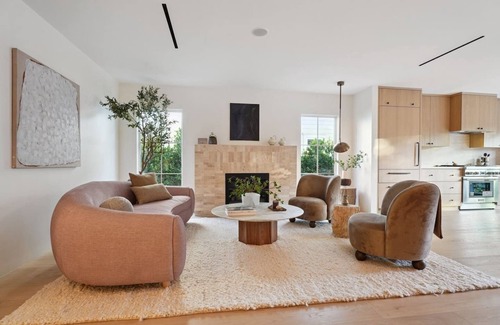 Sherman Oaks House | NEW! Sherman Oaks Luxury Retreat w/Saltwater Pool