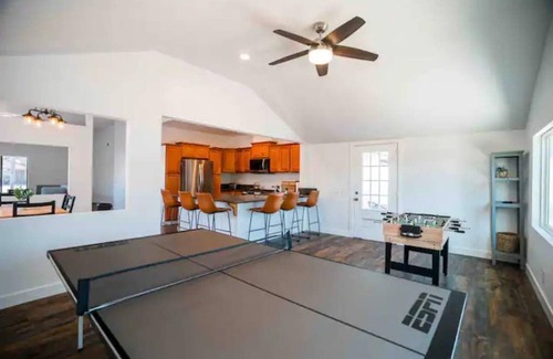 Bay Terraces House | NEW Siena Fun Full House Retreat