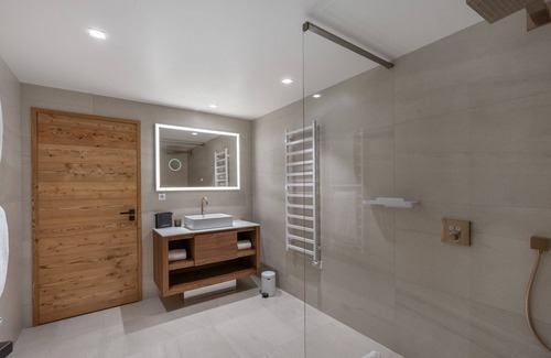 Courchevel Apartment | New Ski-In/Ski-Out Apartment in Courchevel 1850 with Pool, SPA, and Parking