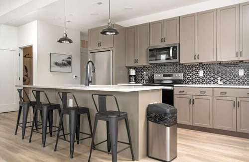 Traverse City Condo | NEW Slabtown Suites 301