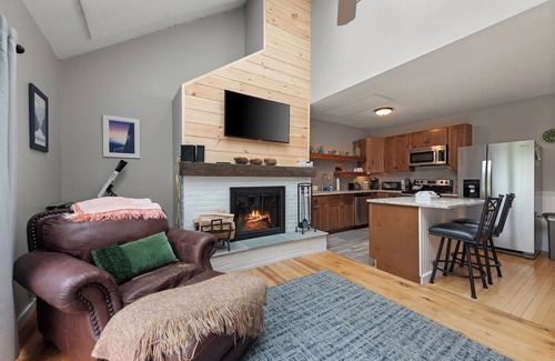 Plymouth Condo | NEW! Slopeside Getaway - Tenney Mountain Resort