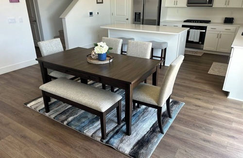 Lathrop House | NEW Smart Home w/Massage Chair & King Bed