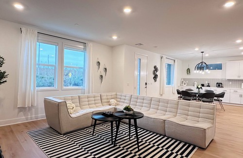 Irvine House | New! Solis Park 4-Bedroom Home w/Backyard
