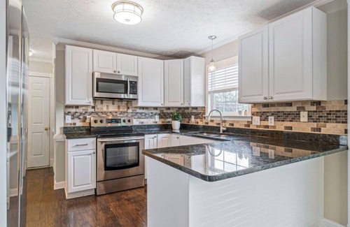 Franklin Villa | NEW Southall Country Villa Retreat mins from Southall Farm & Historic Franklin
