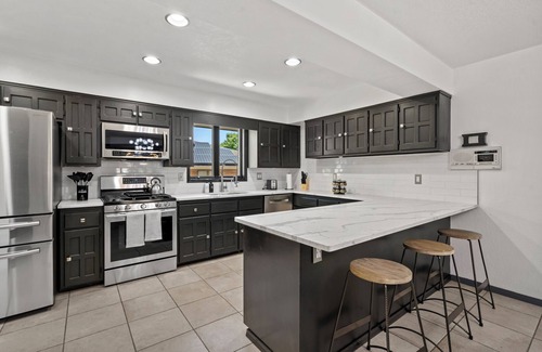 Scenic Heights House | NEW! SPA/HotTub - GameRoom - 3xBars - 4xFireplaces