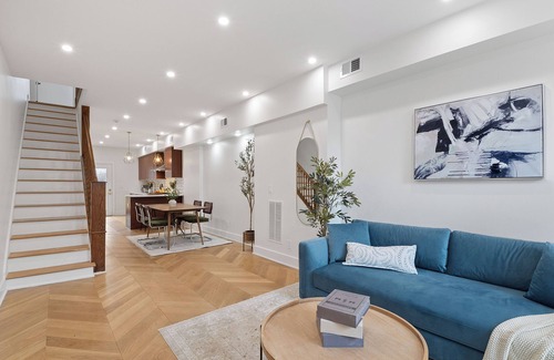 West Side House | NEW! Spacious 2BR/2BA Brownstone; Under 10 Mins Drive to All Path Trains