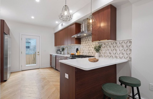 West Side House | NEW! Spacious 2BR/2BA Brownstone; Under 10 Mins Drive to All Path Trains