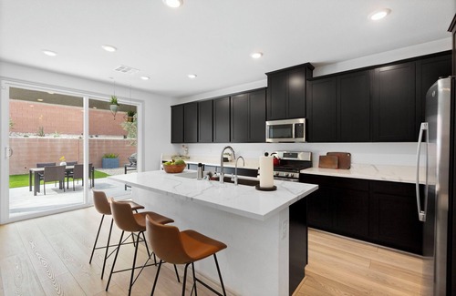 McCullough Hills House | New Spacious 3,000 sq ft House - Quiet Comfort with Style. AC, Wifi, King beds