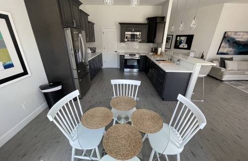Parker Strip House | New Spacious 3-Bedroom House Minutes from River, Desert, & Town