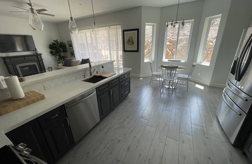 Parker Strip House | New Spacious 3-Bedroom House Minutes from River, Desert, & Town