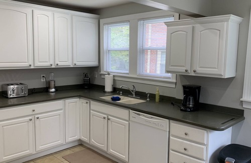 Phoenixville House | NEW! Spacious 3 br single/off steet parking, XBOX, Arcade, Ping Pong