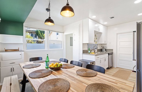 Eastside House | NEW Spacious 3B/2ba Bungalow 1.7mi to BEACH+GAMES!