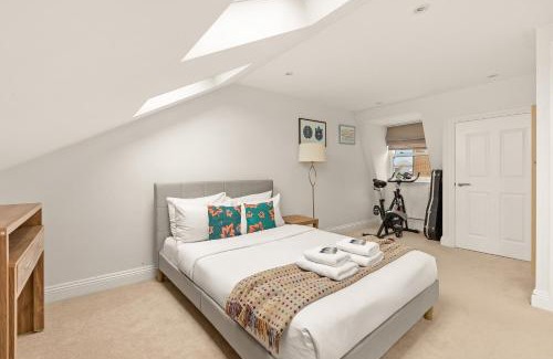 Munster House | New! Spacious 3BR Fulham House with Garden, Zone 2