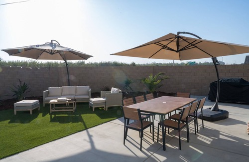 Visalia House | New Spacious 5 Bed 3 Bath Vacation House near Sequoia/w Tub, BBQ, EV