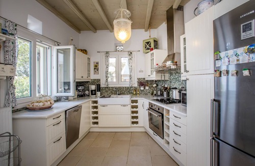 Tinos House | NEW Spacious, Airy Garden Villa with AMAZING VIEWS