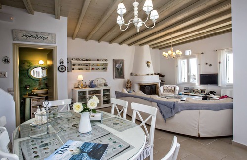 Tinos House | NEW Spacious, Airy Garden Villa with AMAZING VIEWS