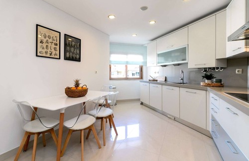 Reboleira Apartment | ✨New Spacious & Chic Flat, Garage, perfect for Family or Business Trip to Lisbon