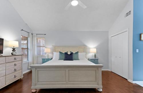 Savannah House | New Spacious Cottage near Beach & City Dogs Welcome