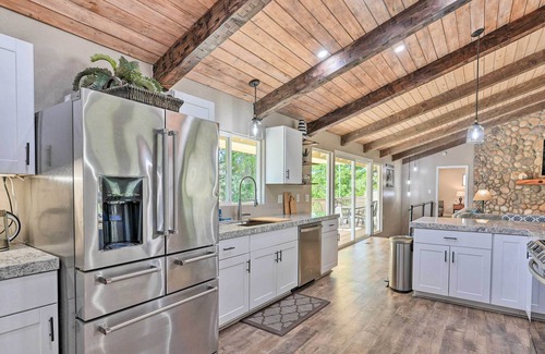 Glencoe Cabin | NEW! Spacious Golf Course Cabin w/ Pond Fishing!