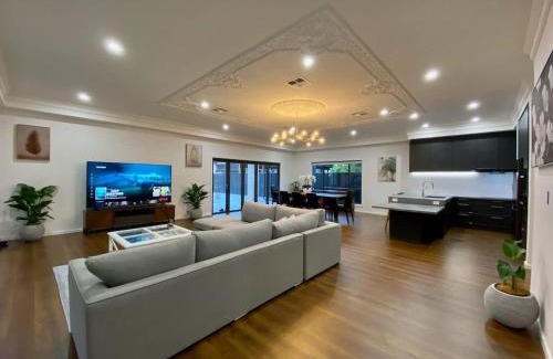 Unley House | New Spacious Luxury 5 Bedroom Mansion in Unley
