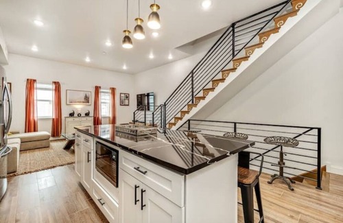 South Philadelphia House | New/Spacious/Roof Deck/South Philly/near The Stadiums