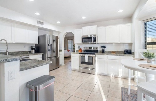 Peoria House | NEW Sportscourt|Huge Pool|Gameroom|Peoria Paradise