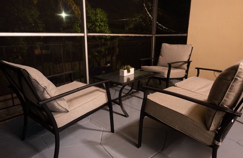 North Miami Beach Apartment | NEW STAR 2/Fantastic family oriented and mins away from the beaches