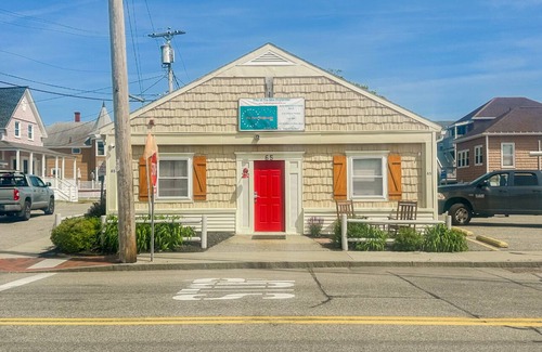 Old Orchard Beach Apartment | NEW! Steps From the Sand & Short Walk to the Pier