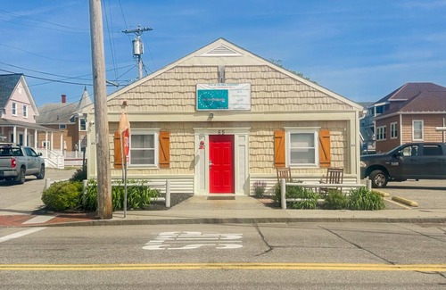 Old Orchard Beach Apartment | NEW! Steps From the Sand & Short Walk to the Pier
