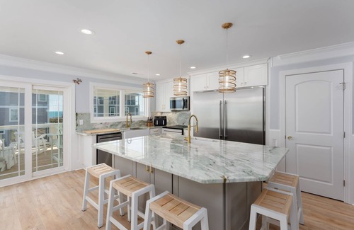 Topsail Beach House | NEW! Steps to beach, Ultra Premium, Free Early Check-in Sun-Sun, Kayak, Hot Tub,