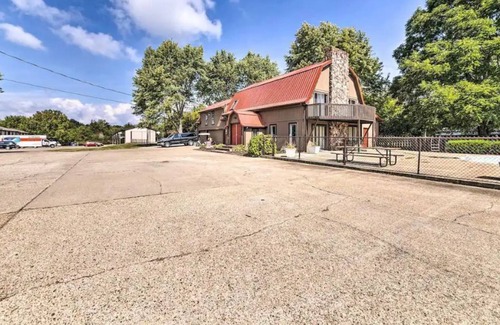 Farmington Apartment | NEW! Stonebridge Barn Loft - Pets OK!