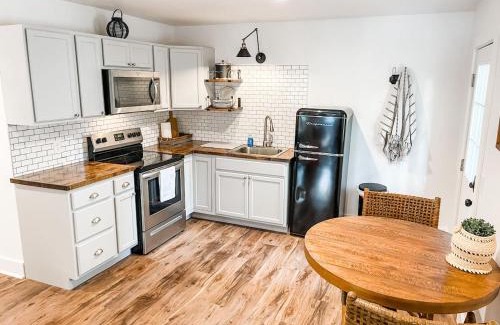 Columbia Apartment | New Studio Apt w KING Bed 1mi to Columbias Sq