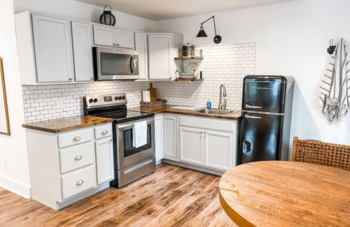 Columbia Apartment | New Studio Apt w/KING Bed- 1mi. to Columbia's Sq!