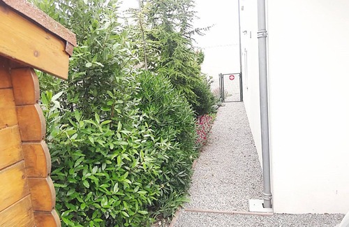 La Rochelle Apartment | New studio, garden with private parking, walking distance to beaches, Wifi