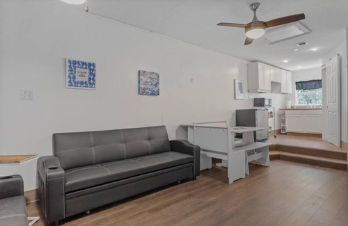 Long Beach Apartment | NEW Studio Unit NEAR the beach and downtown