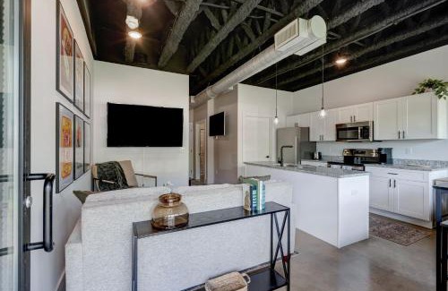 Nashville Apartment | NEW Studio with 2 Beds 7 mins to Broadway