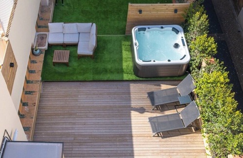 Vilanova I la Geltru Apartment | NEW! Stunning Apt w/Jacuzzi | Piedra by Palmera