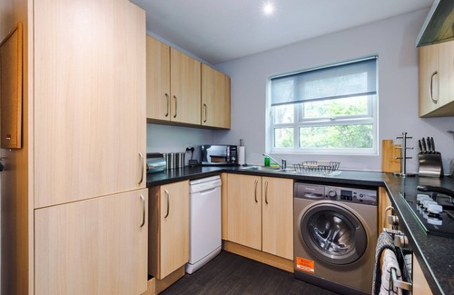 Salford House | NEW! Stunning 4Bed Home, Sleeps 7, Free Parking