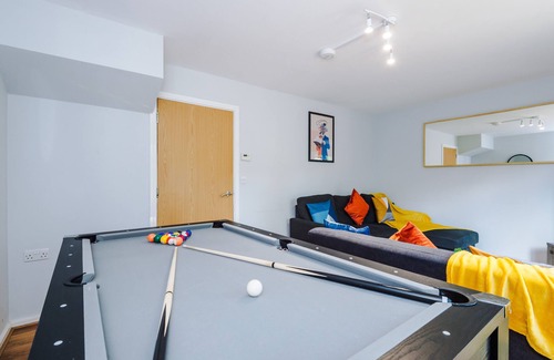 Salford House | NEW! Stunning 4Bed Home, Sleeps 7, Free Parking