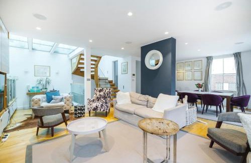 Abingdon House | NEW Stunning 5BD Mews House
