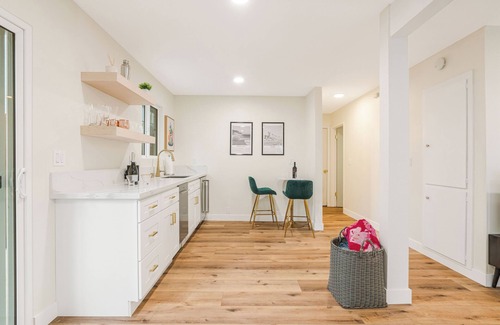 Silver Strand House | New! Stunning Beach house, Steps to Sand, King Beds, Game Room, Family Friendly