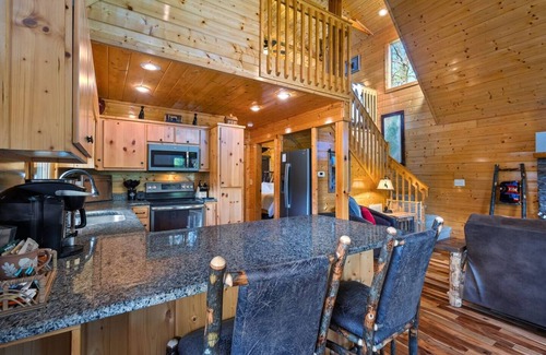 Murphy Cabin | NEW! Stunning chalet minutes from Murphy