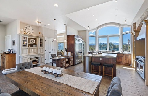 Loghill Village House | New! Stunning Log Hill Home on the Divide Golf Course - Fitness Room & Sauna