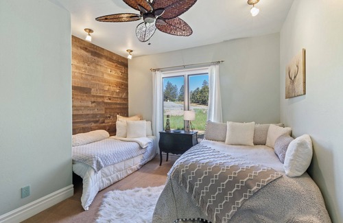 Loghill Village House | New! Stunning Log Hill Home on the Divide Golf Course - Fitness Room & Sauna