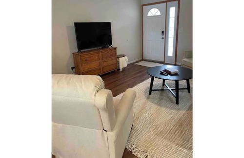 Waterloo House | New Stunning, Luxury Home by Water Park & Casino. Sleeps 9-10. Pets OK