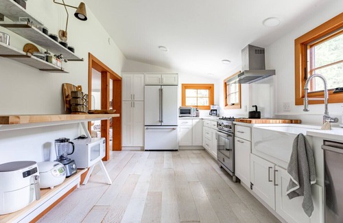 Pine Hill House | NEW: Stunning Soothing Retreat in Pine Hill