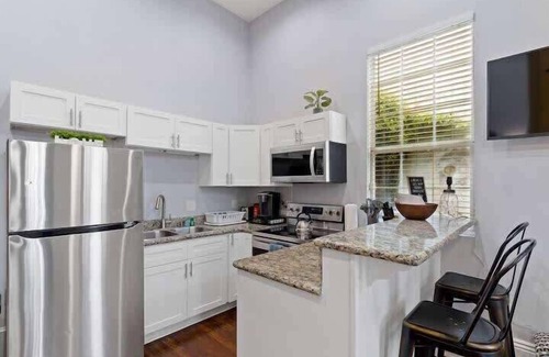 South 7th Ward Apartment | New! Stylish 3 Bedroom, walk to FQ!