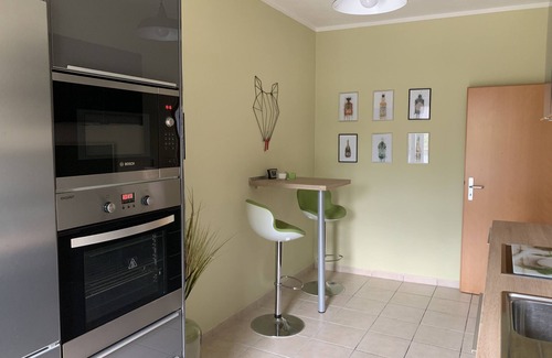Cottbus Apartment | New! Stylish city apartment *Netflix,parking lot,close to BHF*